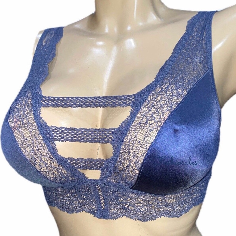 Victorias Secret Satin Lace XS Bra Intimates Set with Matching Panty Size Small